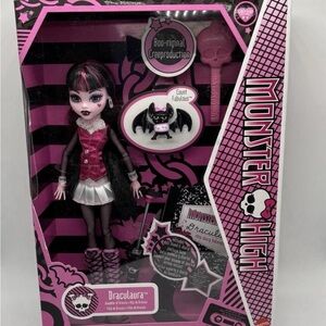 Y2K 2000s DRACULARA 2024 MONSTER HIGH BOO-RIGINAL Creepoduction Fashion Doll